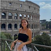 Studentessa di Ingegneria Biomedica da ripetizioni di matematica a studenti delle scuole medie e superiori
